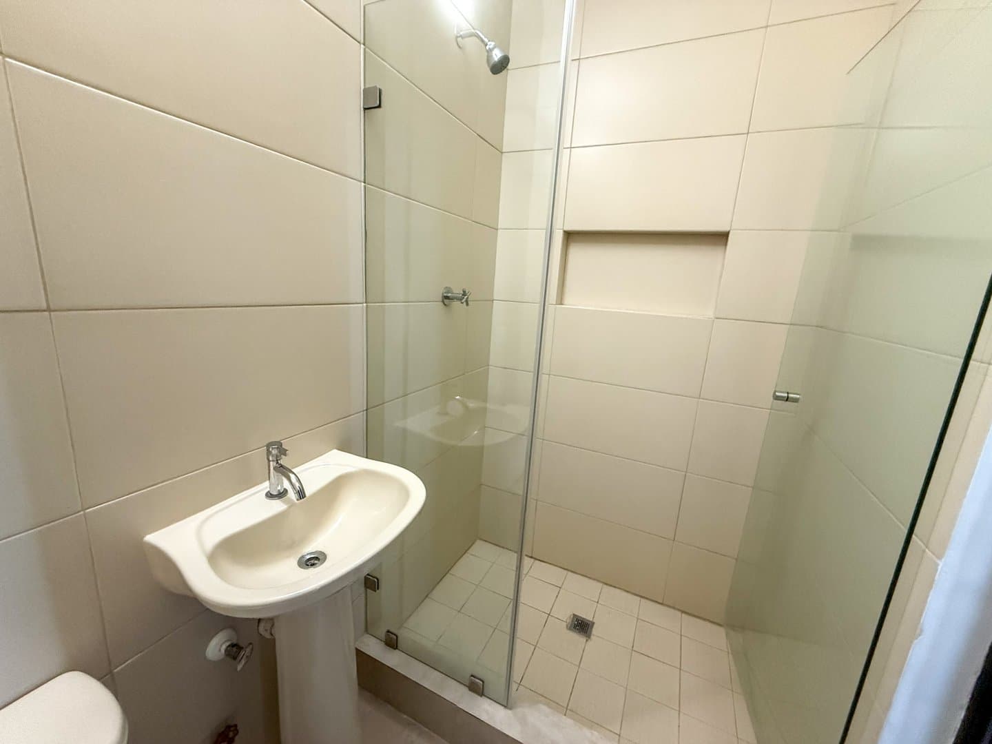 3-Bedroom Luxurious Beachfront Penthouse in Malibu Nueva Gorgona R-0031 - Image 15