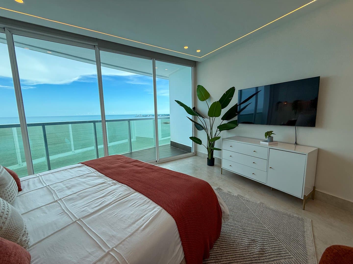 3-Bedroom Luxurious Beachfront Penthouse in Malibu Nueva Gorgona R-0031 - Image 22