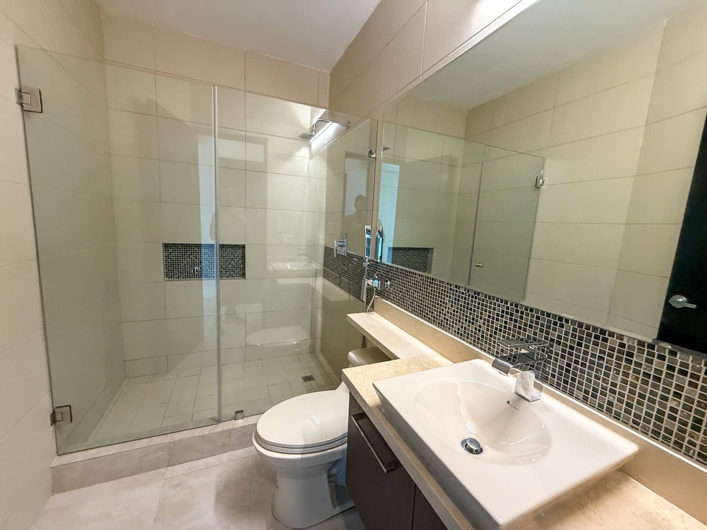3-Bedroom Luxurious Beachfront Penthouse in Malibu Nueva Gorgona R-0031 - Image 33