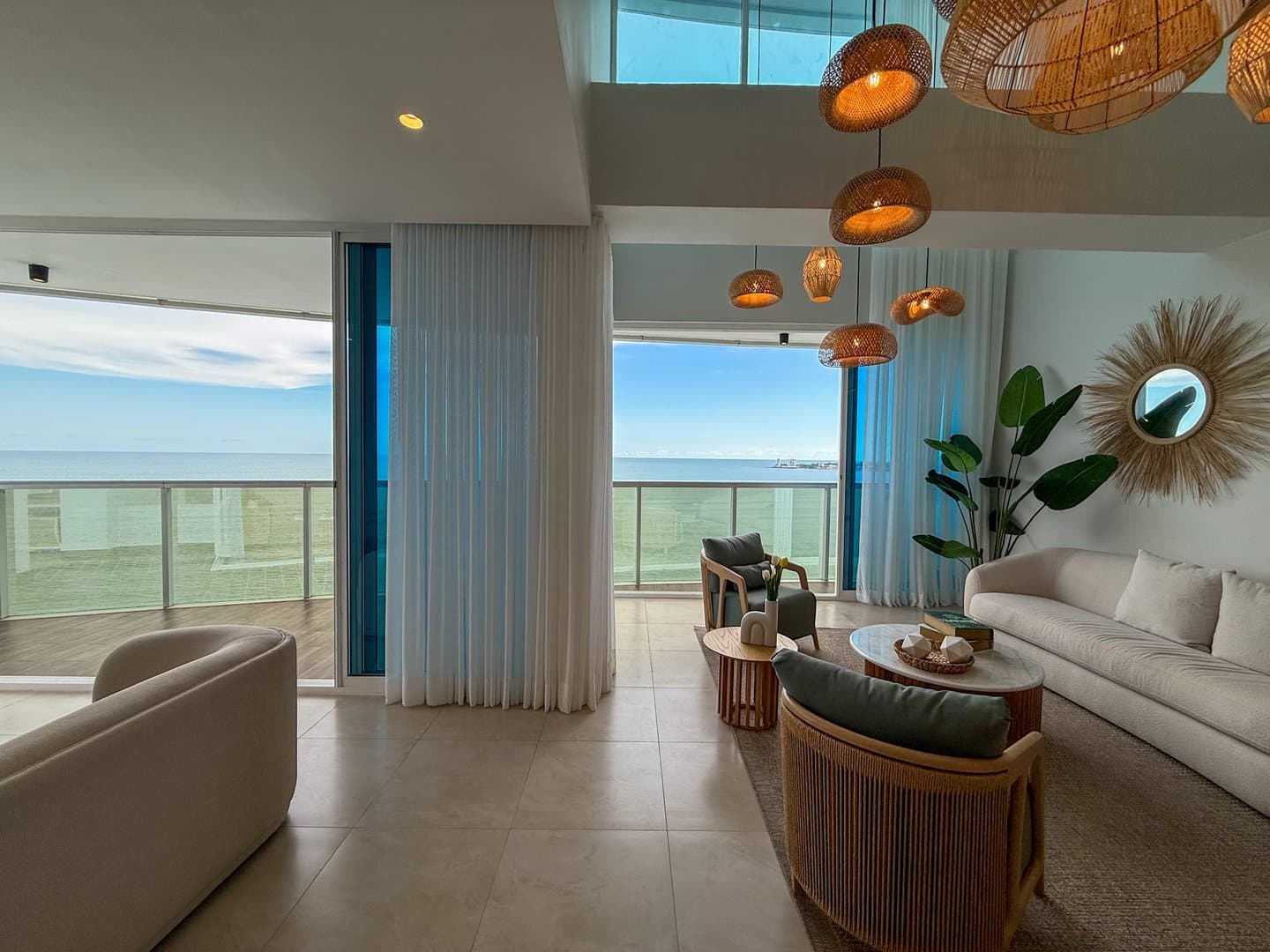 3-Bedroom Luxurious Beachfront Penthouse in Malibu Nueva Gorgona R-0031 - Image 7