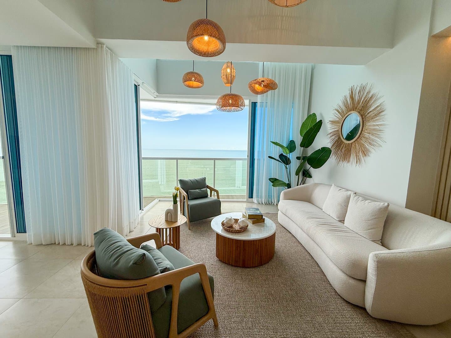 3-Bedroom Luxurious Beachfront Penthouse in Malibu Nueva Gorgona R-0031 - Image 9