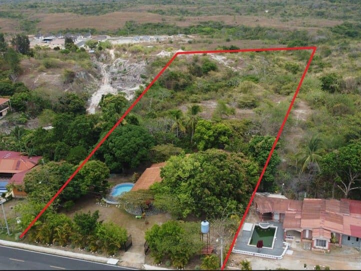 Investment Opportunity: Tranquil Living on a Sprawling 3.7-Acre Estate! R-0488 - Image 1