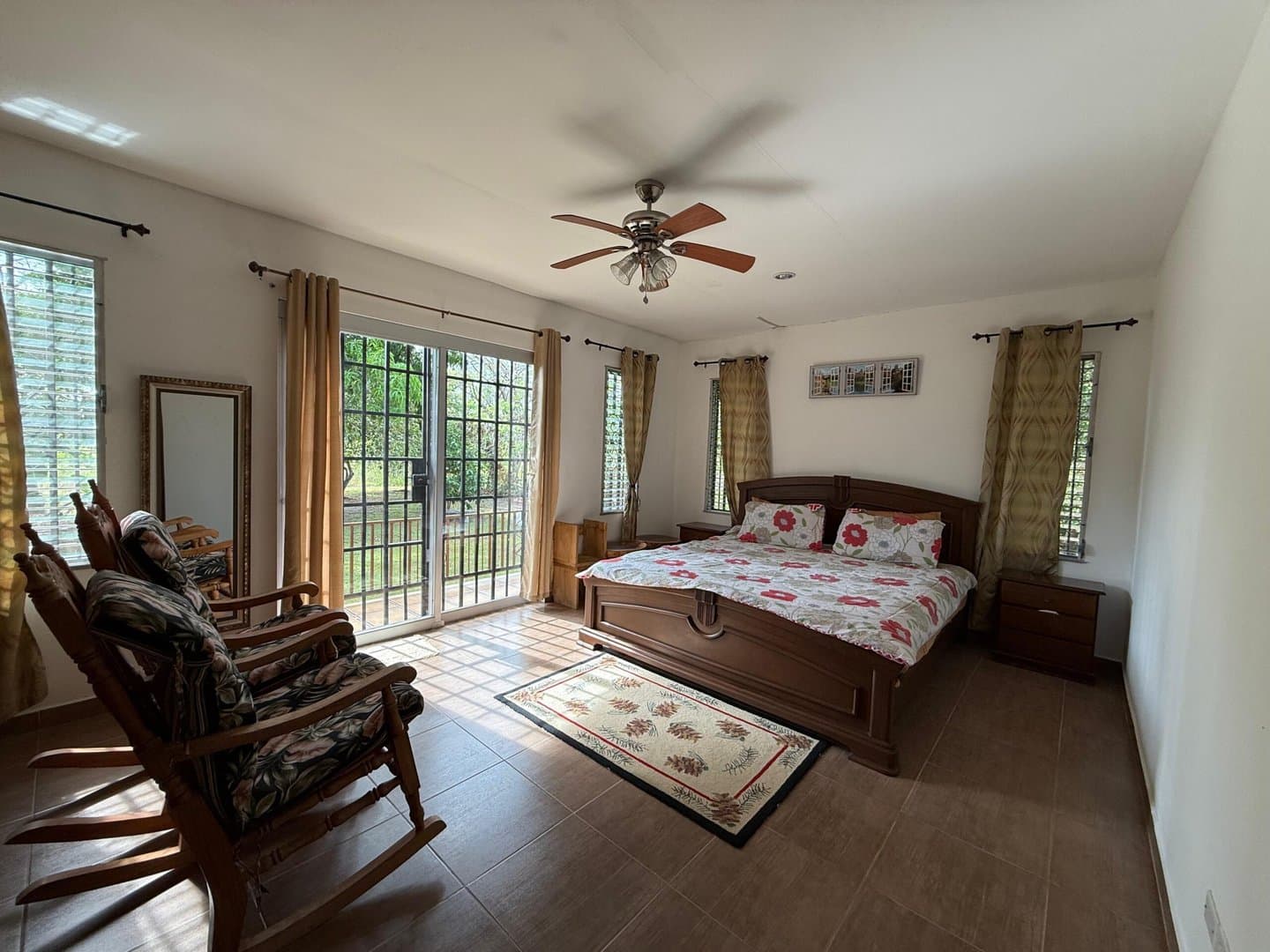 Investment Opportunity: Tranquil Living on a Sprawling 3.7-Acre Estate! R-0488 - Image 15