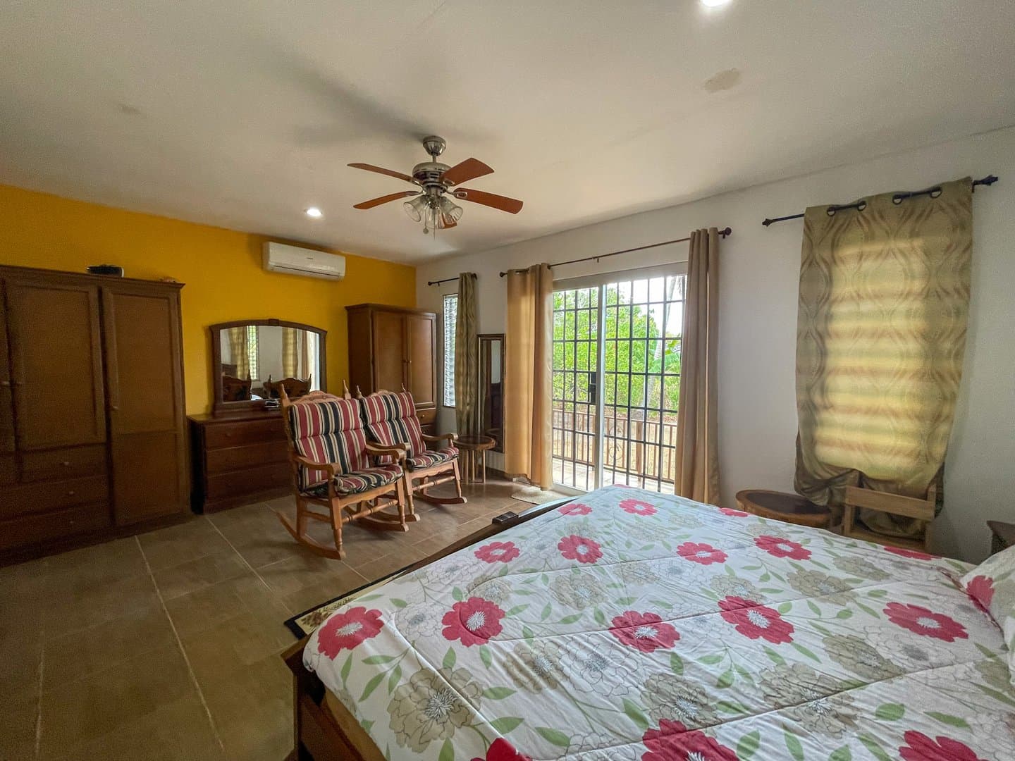 Investment Opportunity: Tranquil Living on a Sprawling 3.7-Acre Estate! R-0488 - Image 16