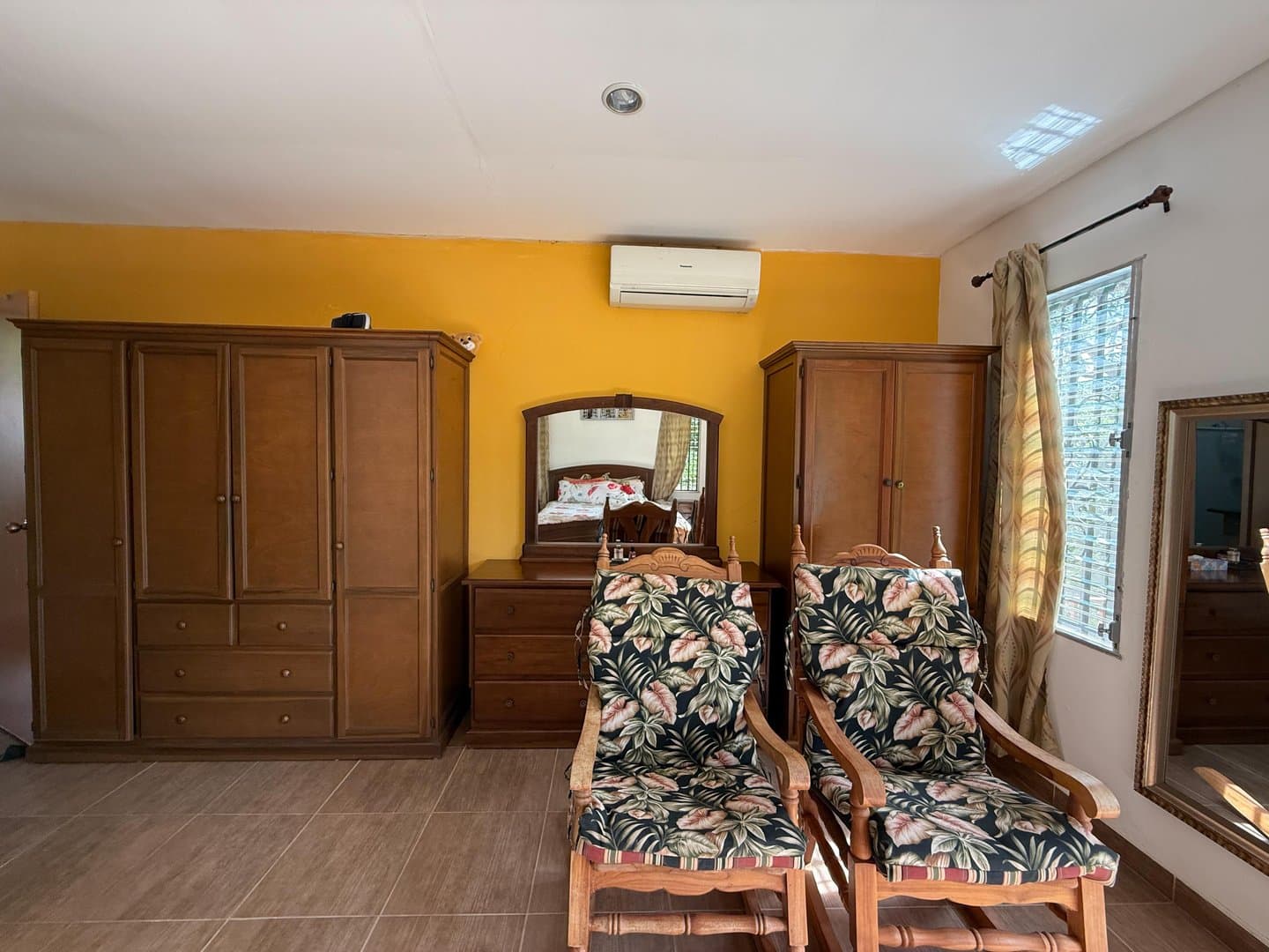 Investment Opportunity: Tranquil Living on a Sprawling 3.7-Acre Estate! R-0488 - Image 54