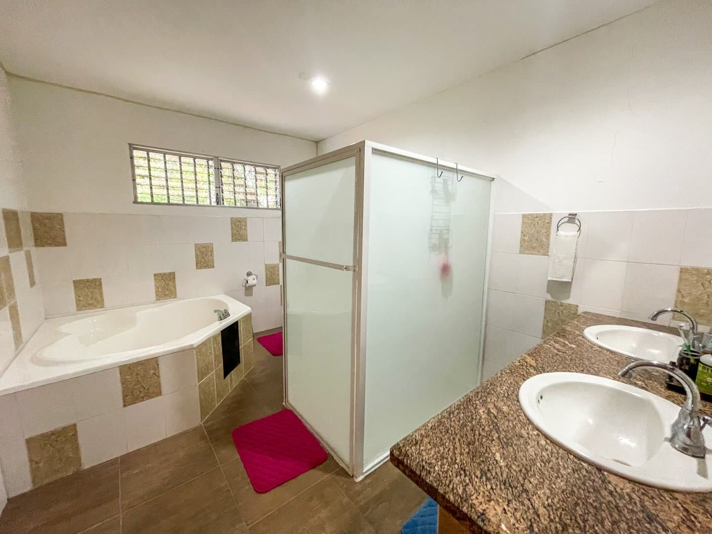 Investment Opportunity: Tranquil Living on a Sprawling 3.7-Acre Estate! R-0488 - Image 22