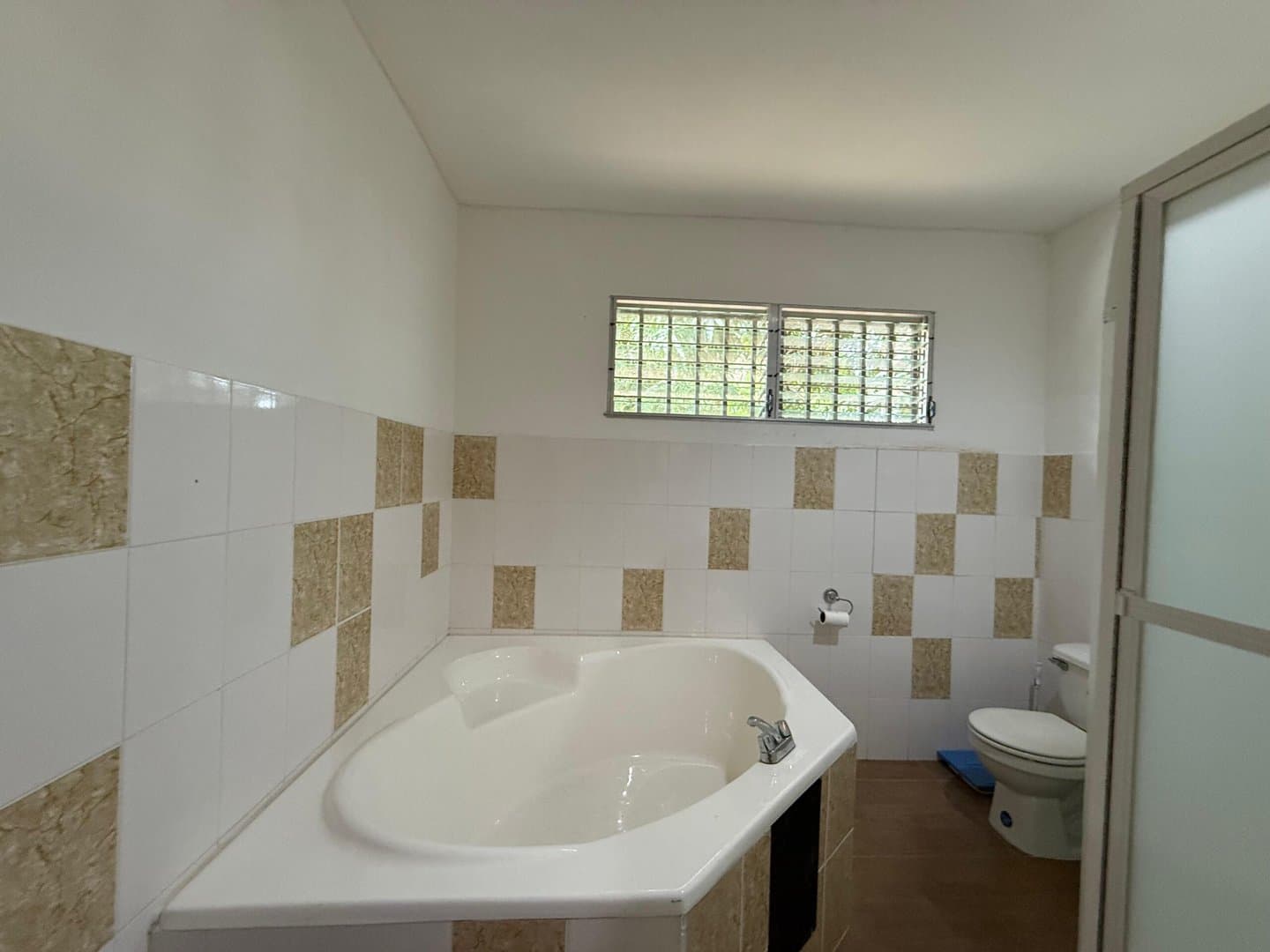 Investment Opportunity: Tranquil Living on a Sprawling 3.7-Acre Estate! R-0488 - Image 23