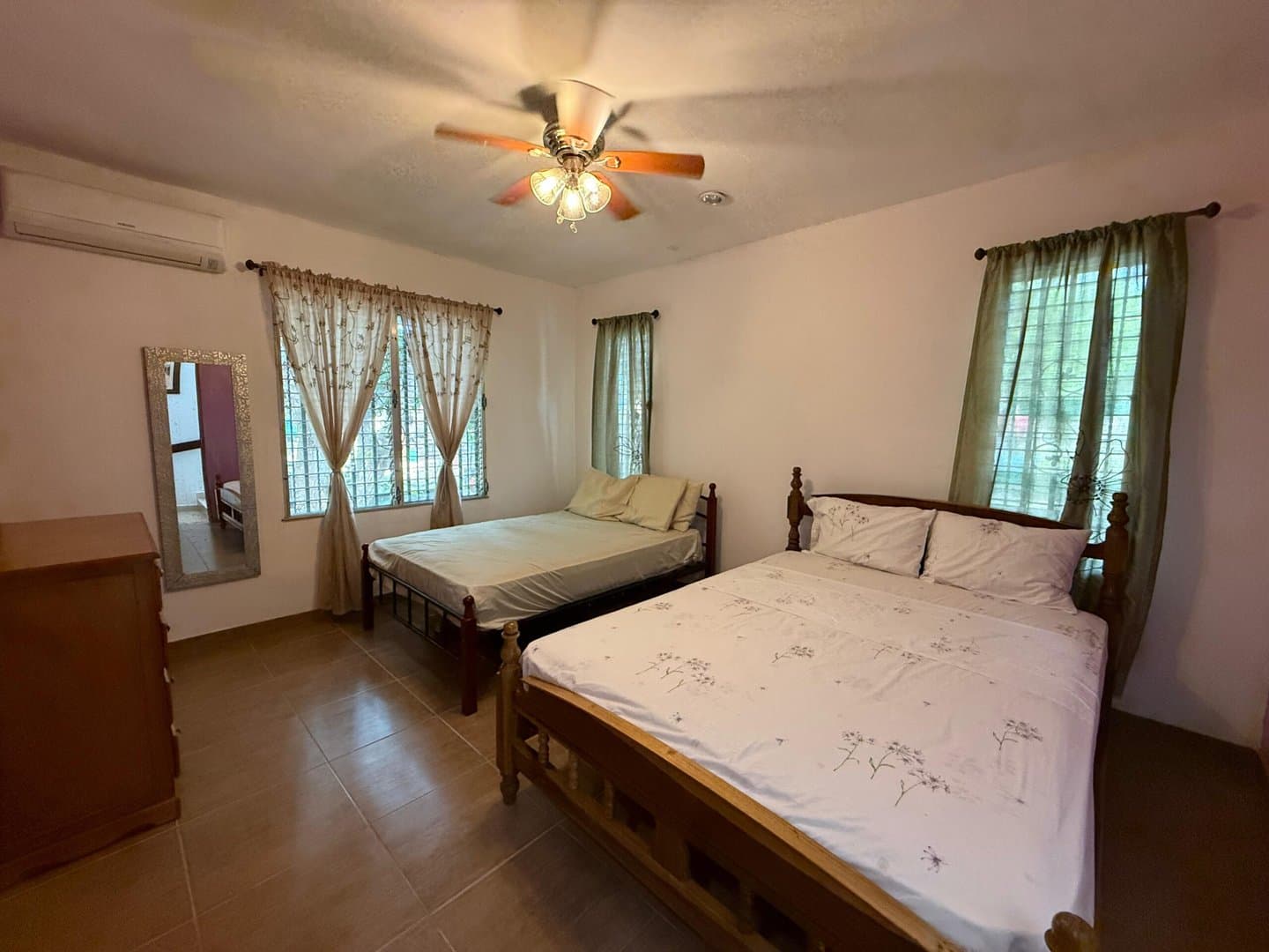 Investment Opportunity: Tranquil Living on a Sprawling 3.7-Acre Estate! R-0488 - Image 28