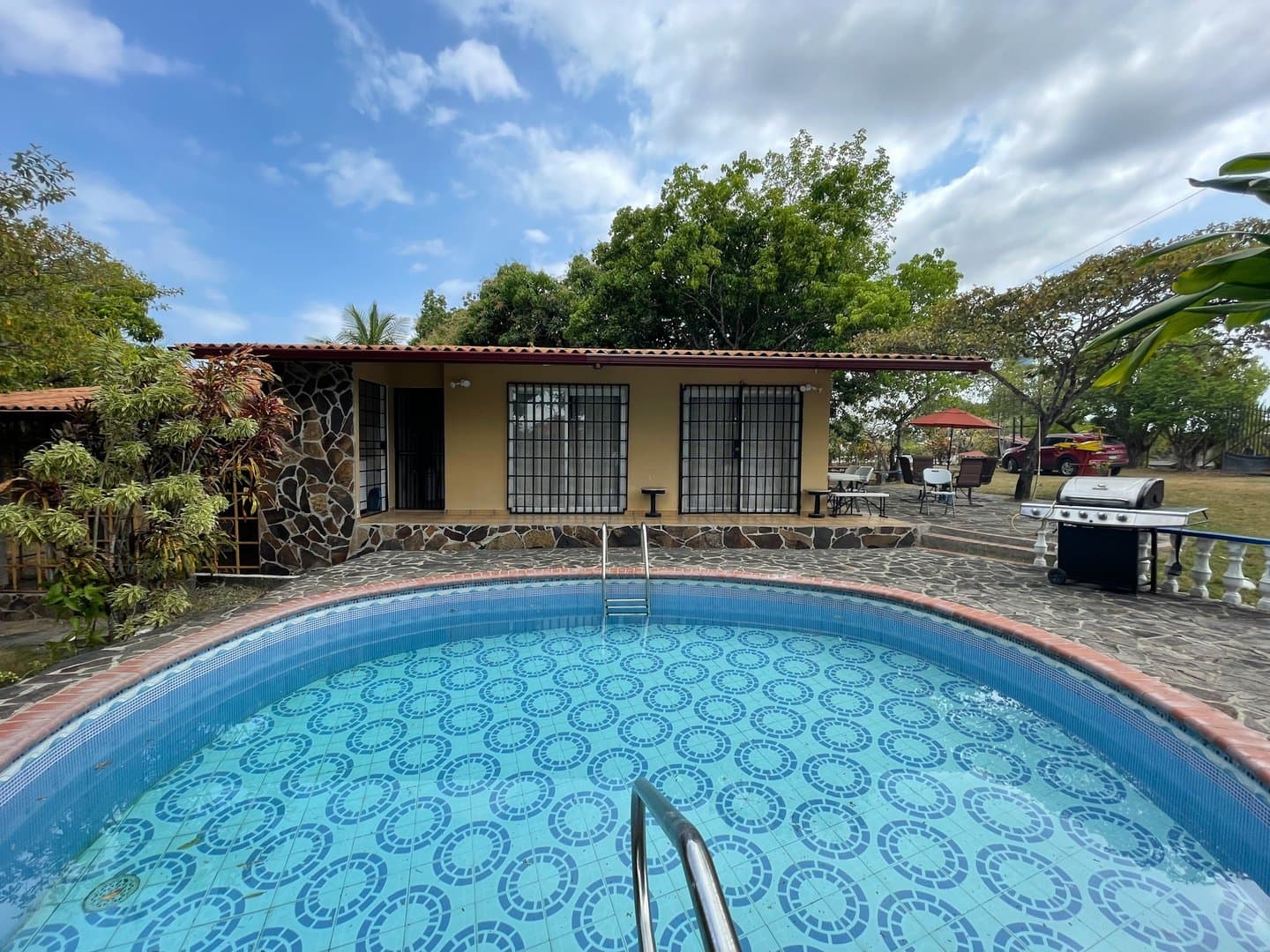 Investment Opportunity: Tranquil Living on a Sprawling 3.7-Acre Estate! R-0488 - Image 36