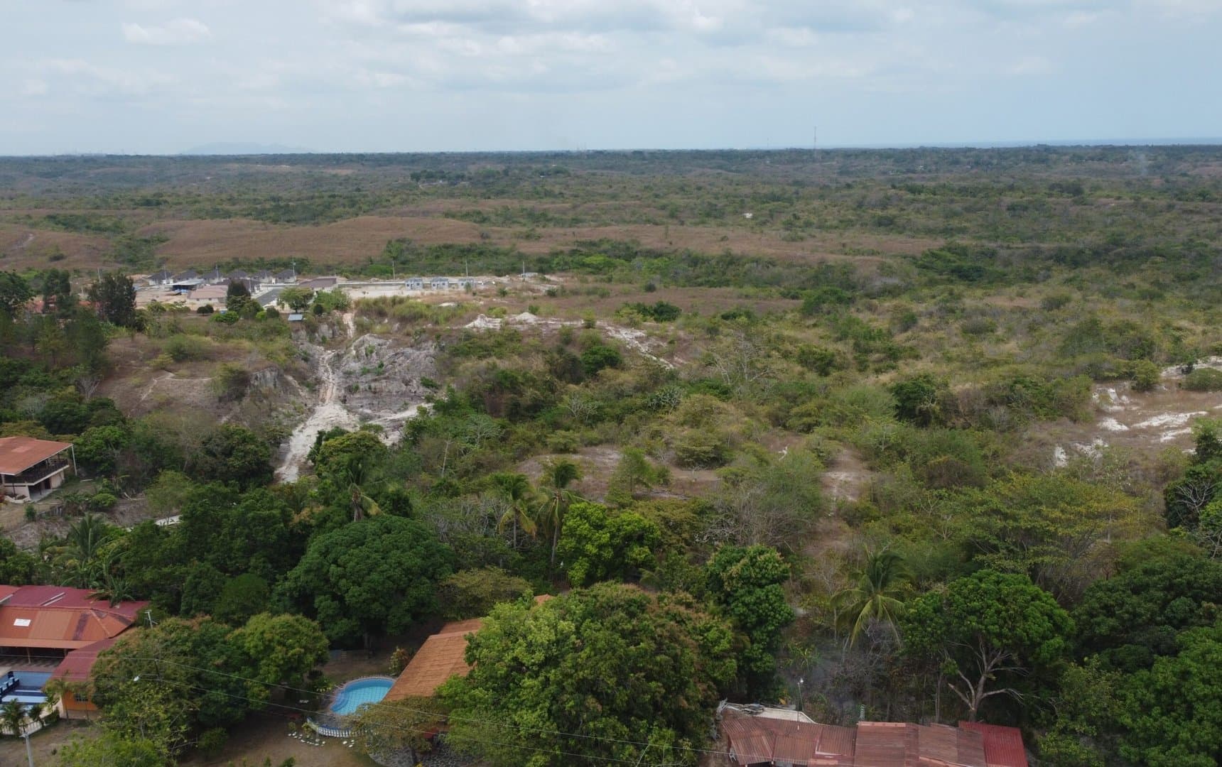 Investment Opportunity: Tranquil Living on a Sprawling 3.7-Acre Estate! R-0488 - Image 41