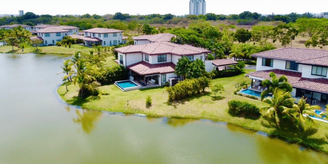 Lakefront Duplex House in Buenaventura, Rio Hato P-0097 - Image 2