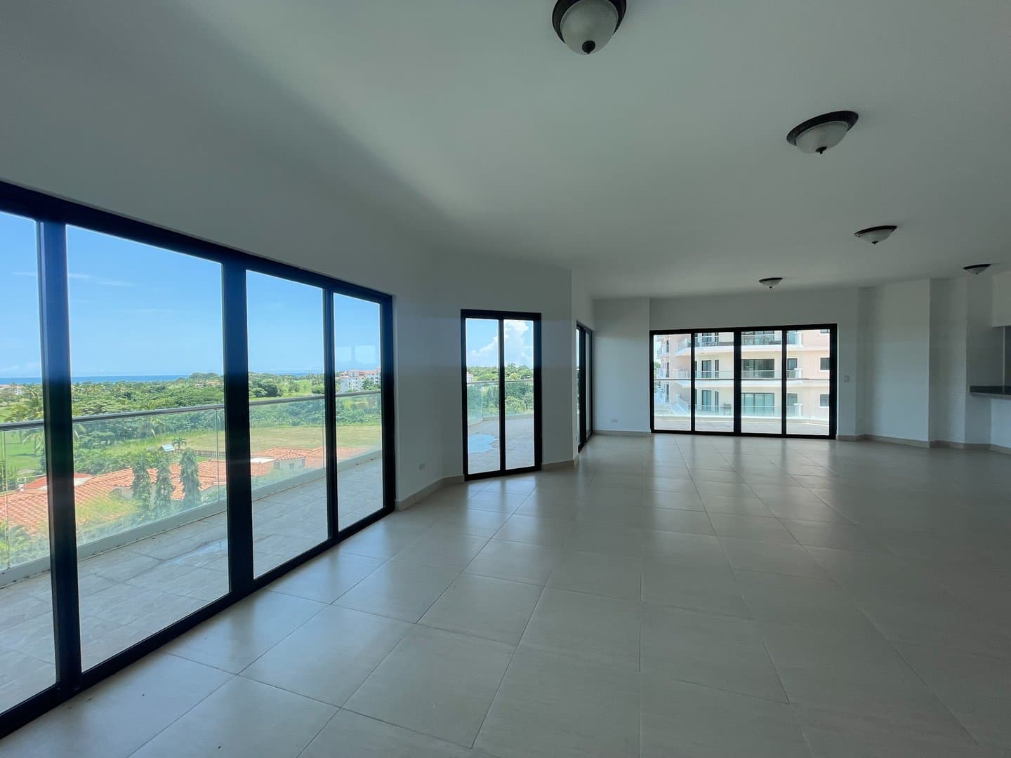 Large Luxury Condo with Golf Course & Ocean Views in Las Olas Building, Vista Mar R-0443 - Image 1