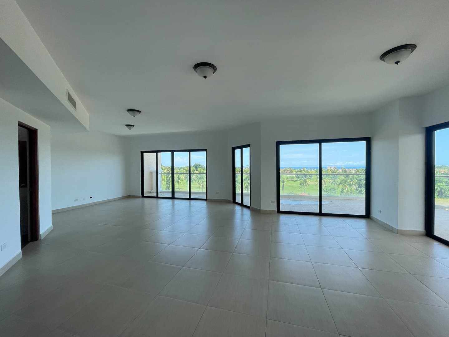 Large Luxury Condo with Golf Course & Ocean Views in Las Olas Building, Vista Mar R-0443 - Image 4