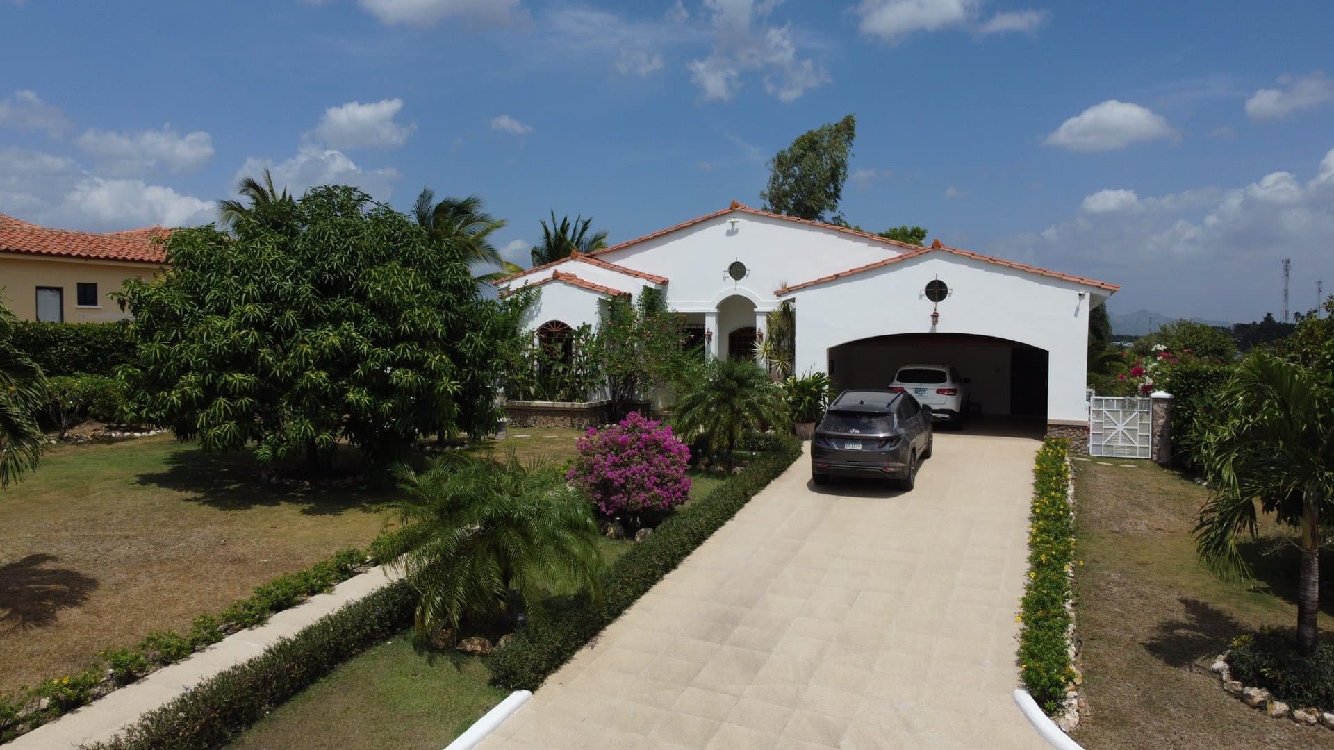 Luxurious 2-Bedroom Home with Casita on Expansive Lot, San Carlos R-0129 - Image 1