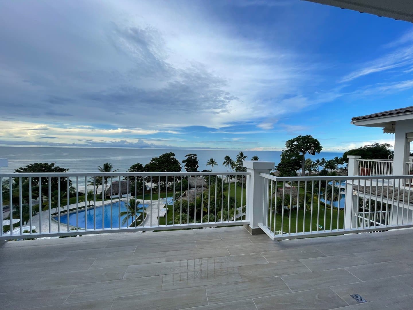 Luxurious Ocean View Penthouse with Golf Course and Beach Access, Bijao, Panama R-0424 - Image 16