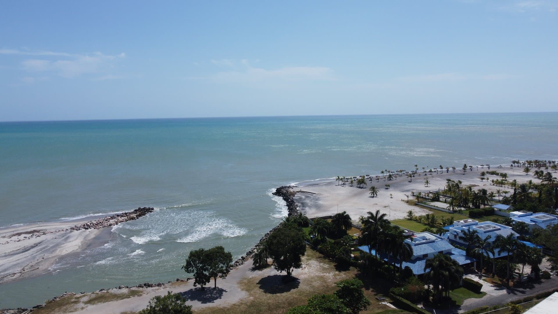 Luxury Living in Playa Blanca – Fully Furnished 3-Bedroom Beachfront Condo R-0597 - Image 35