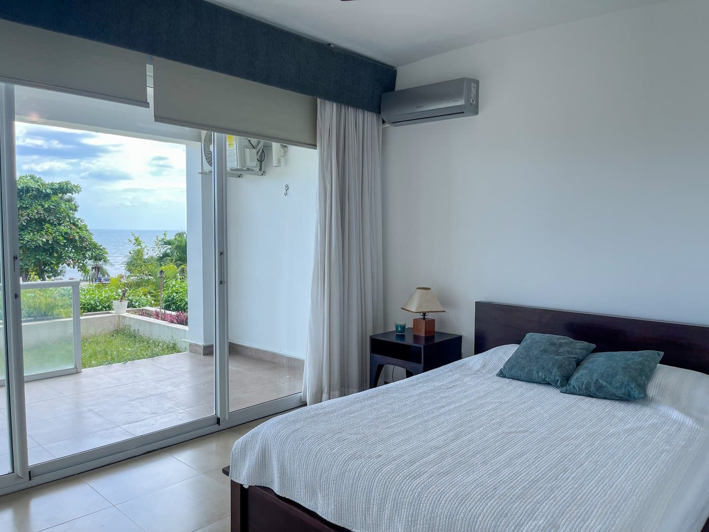Luxury Living in Playa Blanca – Fully Furnished 3-Bedroom Beachfront Condo R-0597 - Image 18