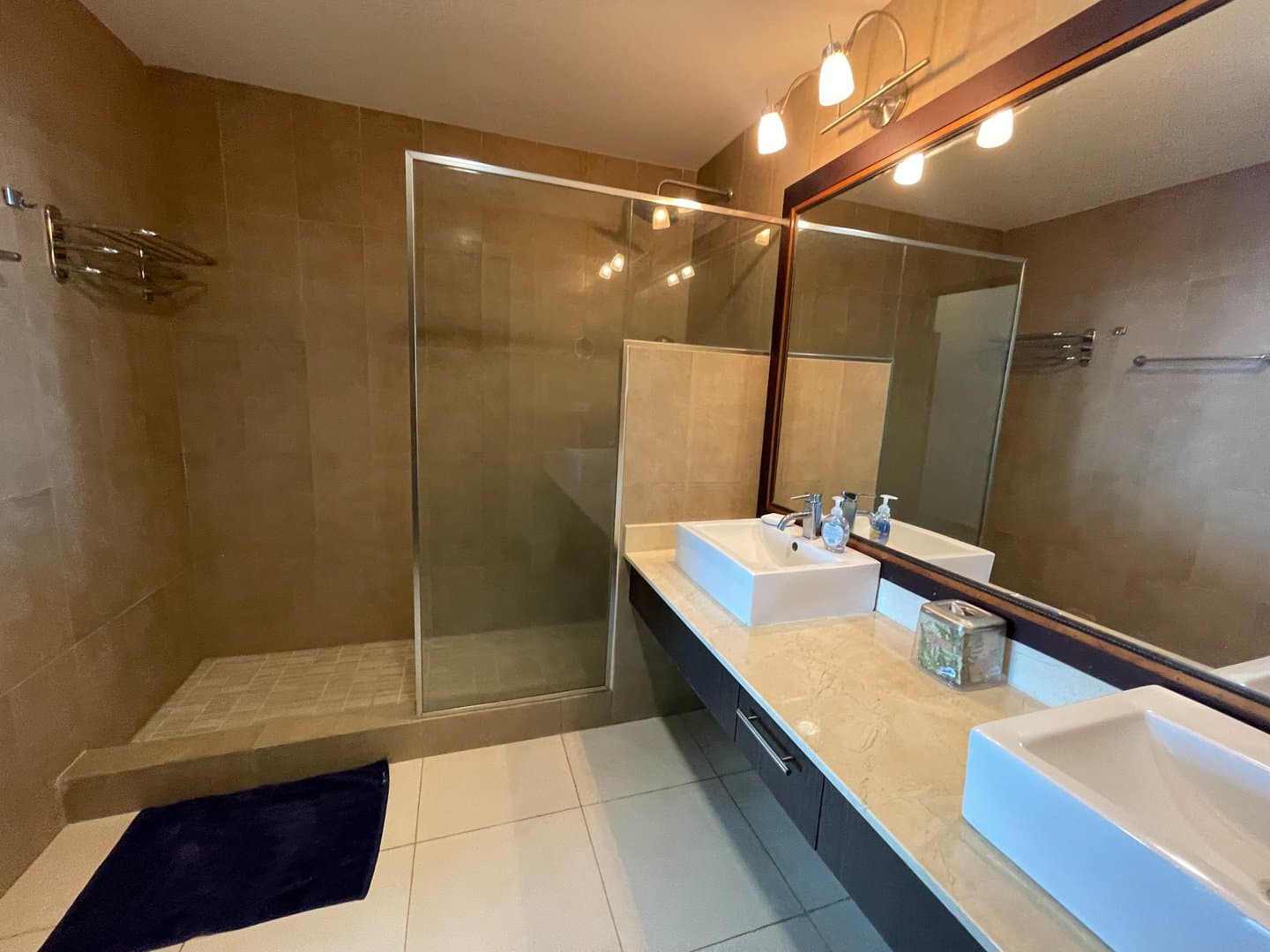 Luxury Living in Playa Blanca – Fully Furnished 3-Bedroom Beachfront Condo R-0597 - Image 19