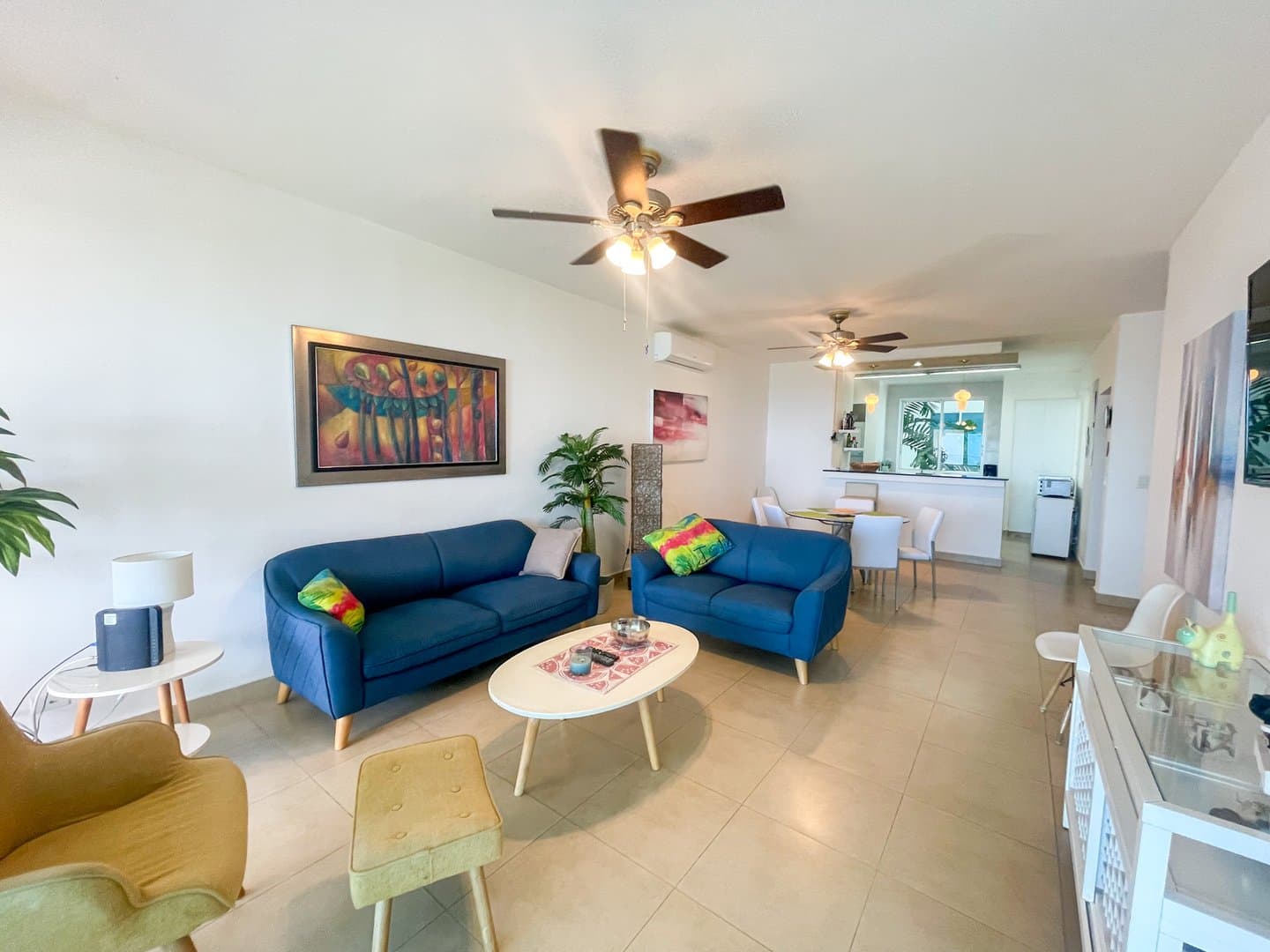 Luxury Living in Playa Blanca – Fully Furnished 3-Bedroom Beachfront Condo R-0597 - Image 3