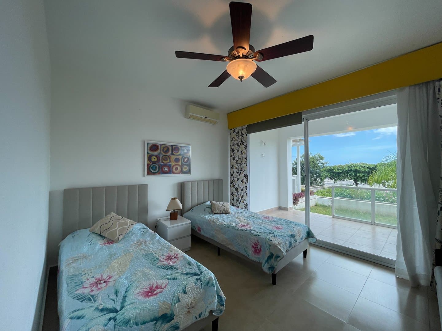 Luxury Living in Playa Blanca – Fully Furnished 3-Bedroom Beachfront Condo R-0597 - Image 23
