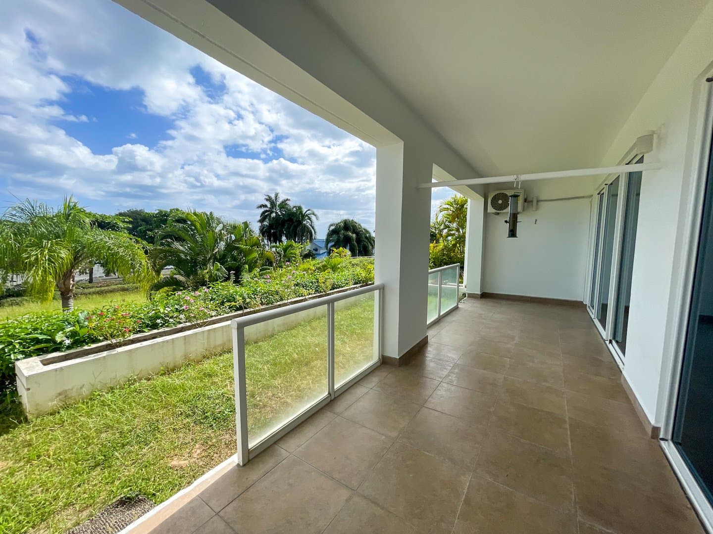 Luxury Living in Playa Blanca – Fully Furnished 3-Bedroom Beachfront Condo R-0597 - Image 26
