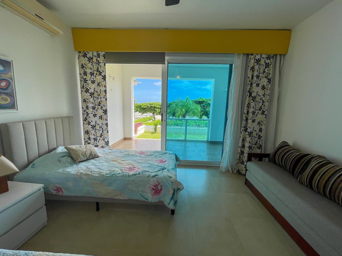 Luxury Living in Playa Blanca – Fully Furnished 3-Bedroom Beachfront Condo R-0597 - Image 29
