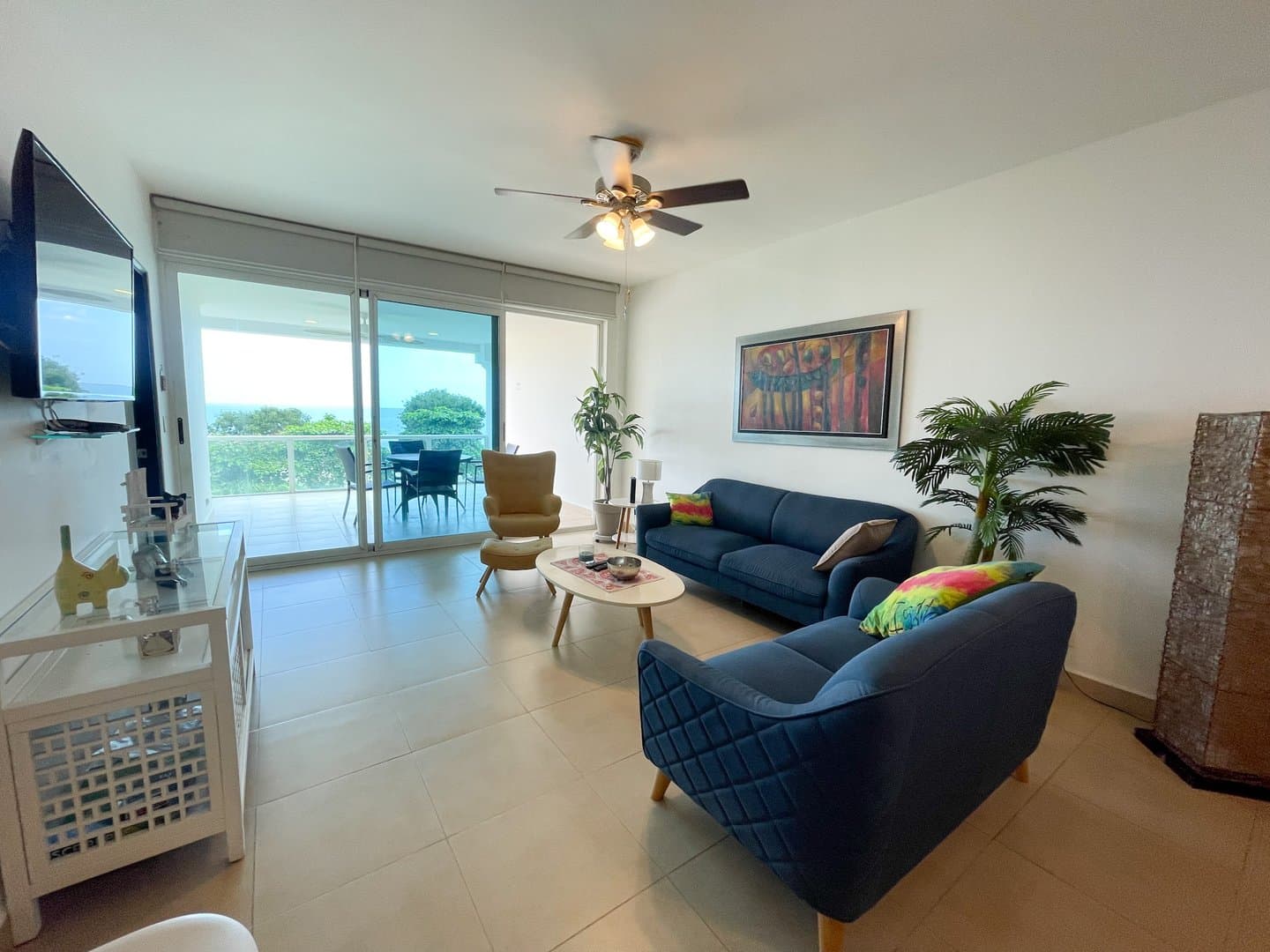 Luxury Living in Playa Blanca – Fully Furnished 3-Bedroom Beachfront Condo R-0597 - Image 4