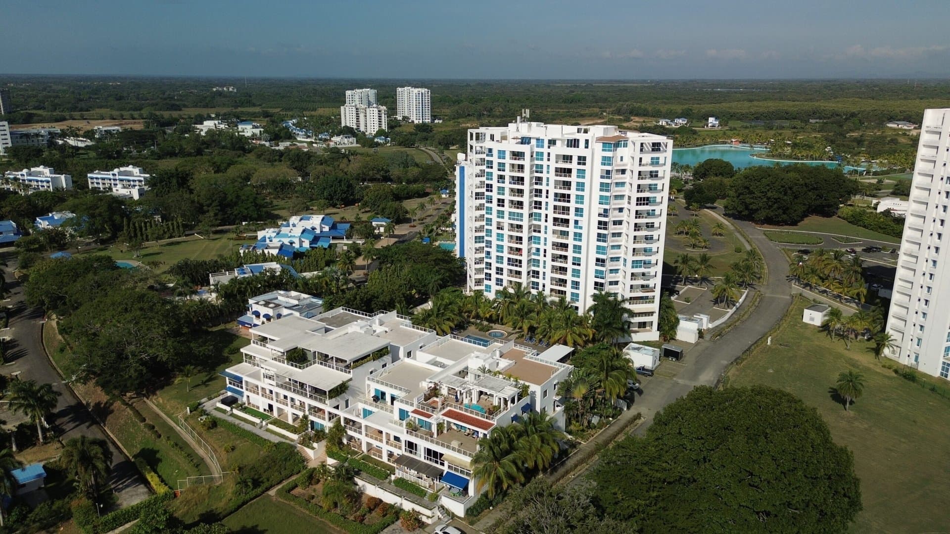 Luxury Living in Playa Blanca – Fully Furnished 3-Bedroom Beachfront Condo R-0597 - Image 31