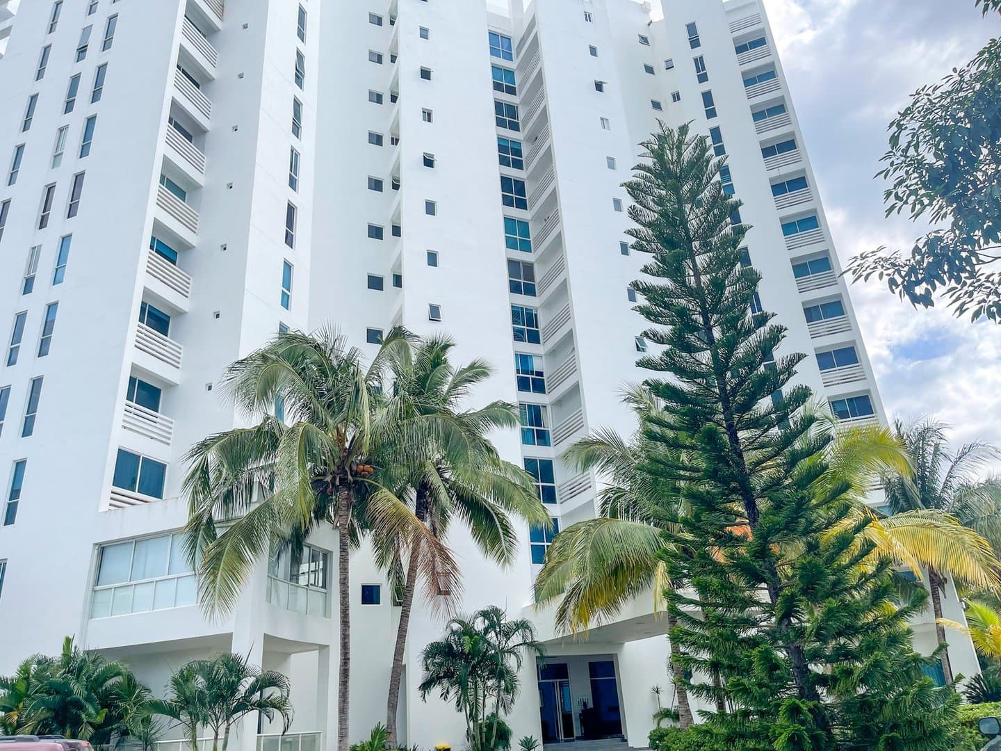Luxury Living in Playa Blanca – Fully Furnished 3-Bedroom Beachfront Condo R-0597 - Image 33