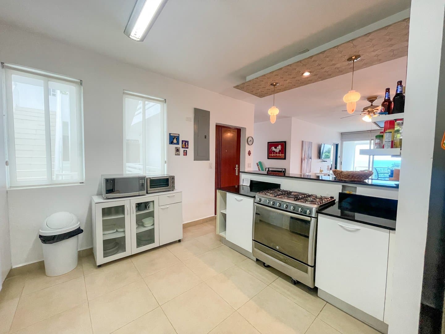 Luxury Living in Playa Blanca – Fully Furnished 3-Bedroom Beachfront Condo R-0597 - Image 7