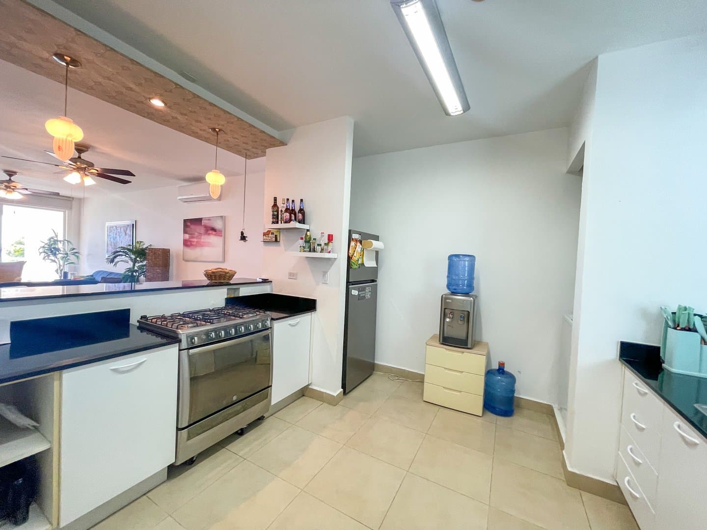 Luxury Living in Playa Blanca – Fully Furnished 3-Bedroom Beachfront Condo R-0597 - Image 8