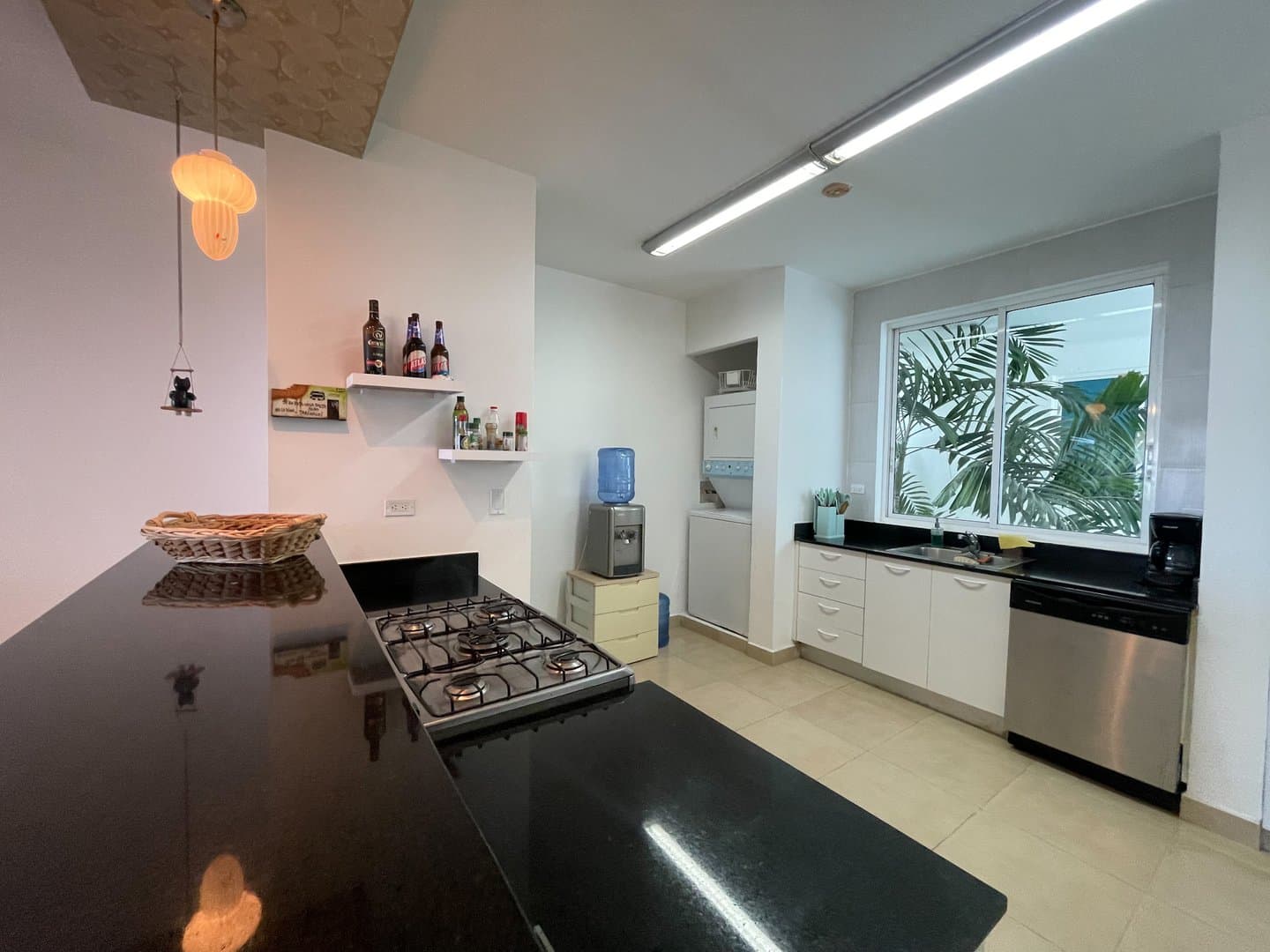 Luxury Living in Playa Blanca – Fully Furnished 3-Bedroom Beachfront Condo R-0597 - Image 9