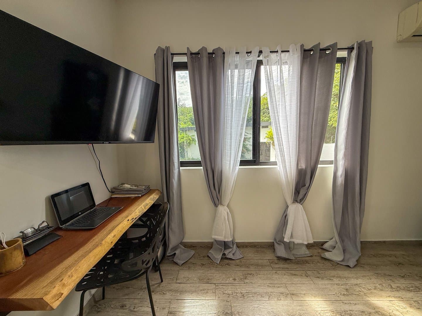 Modern Home with Stunning Mountain Views and Income-Generating Apartment, San Carlos, Panama. R-0318 - Image 15