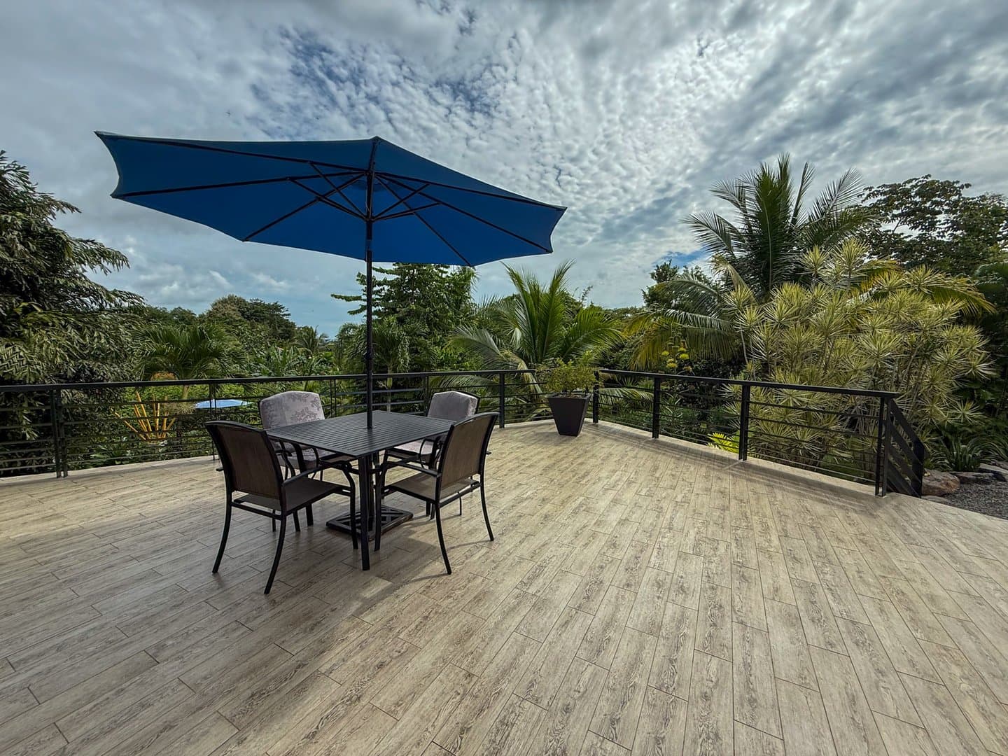 Modern Home with Stunning Mountain Views and Income-Generating Apartment, San Carlos, Panama. R-0318 - Image 21