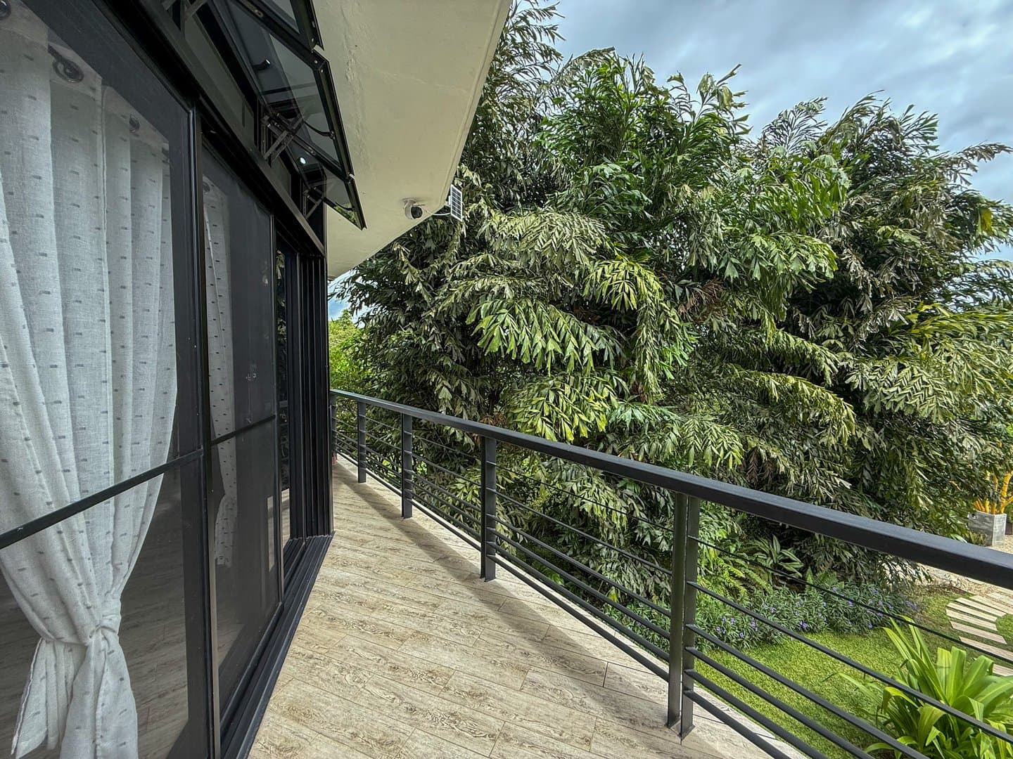 Modern Home with Stunning Mountain Views and Income-Generating Apartment, San Carlos, Panama. R-0318 - Image 22