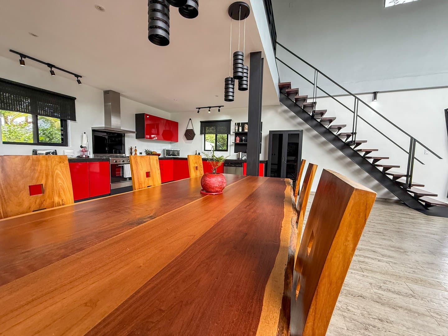 Modern Home with Stunning Mountain Views and Income-Generating Apartment, San Carlos, Panama. R-0318 - Image 24