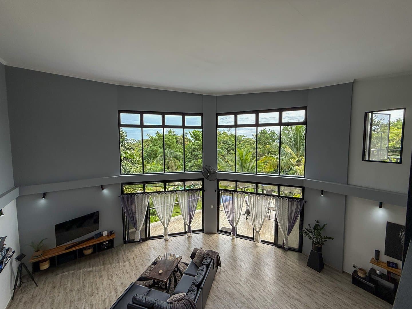 Modern Home with Stunning Mountain Views and Income-Generating Apartment, San Carlos, Panama. R-0318 - Image 25