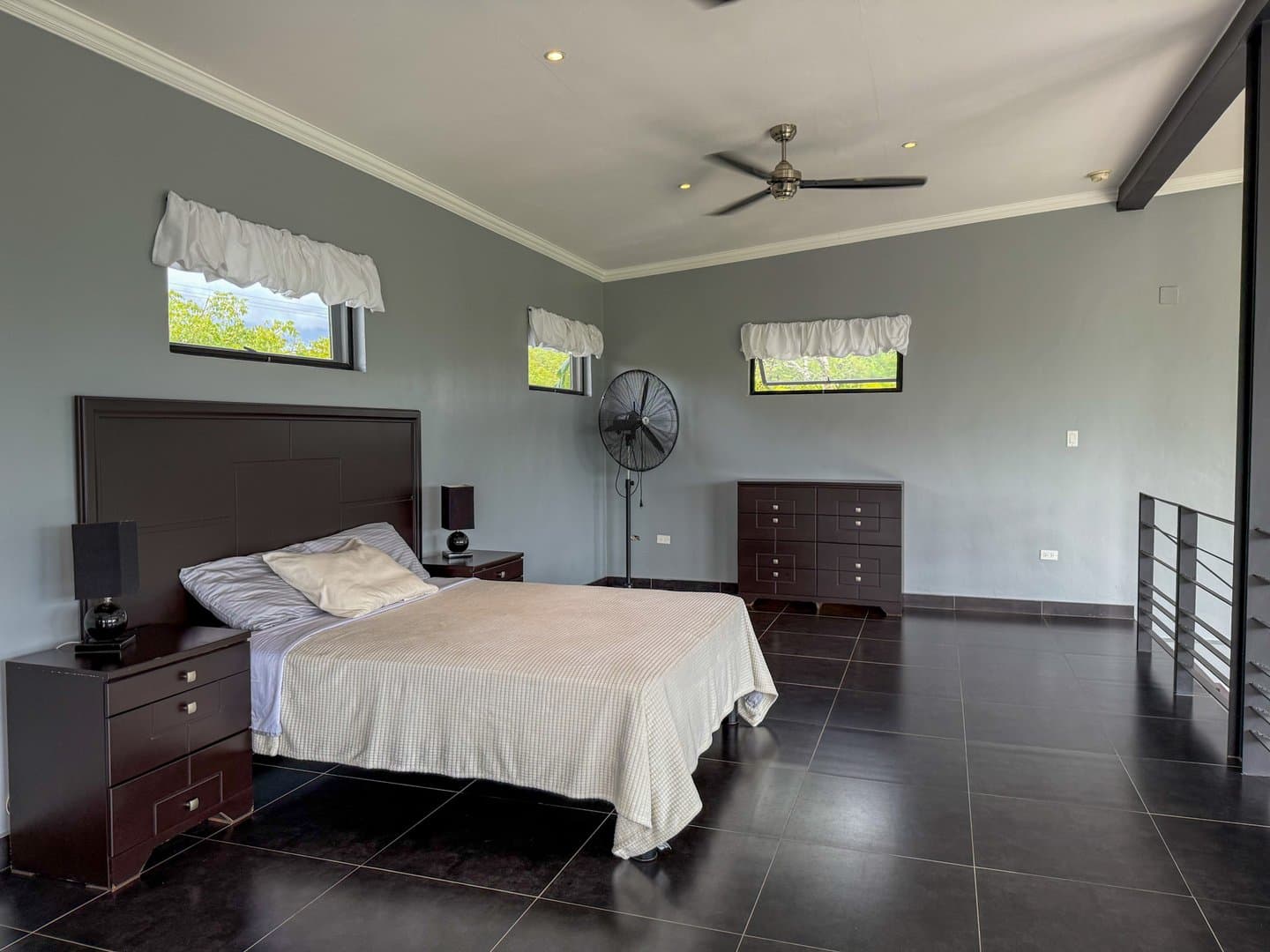Modern Home with Stunning Mountain Views and Income-Generating Apartment, San Carlos, Panama. R-0318 - Image 28