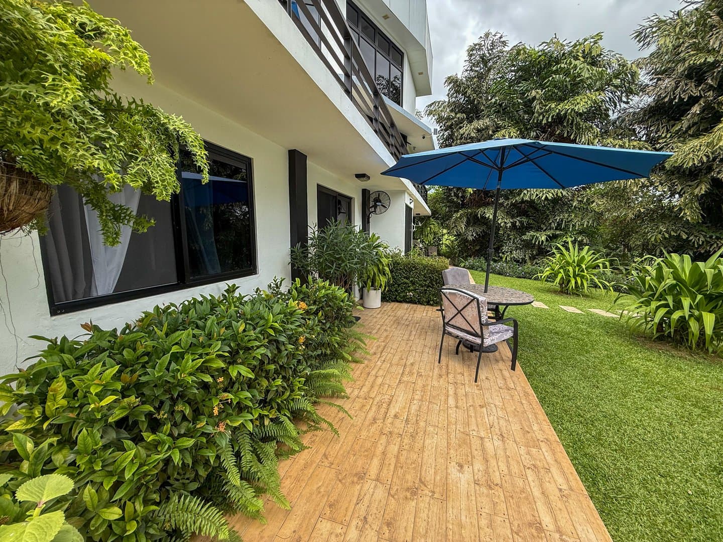 Modern Home with Stunning Mountain Views and Income-Generating Apartment, San Carlos, Panama. R-0318 - Image 34