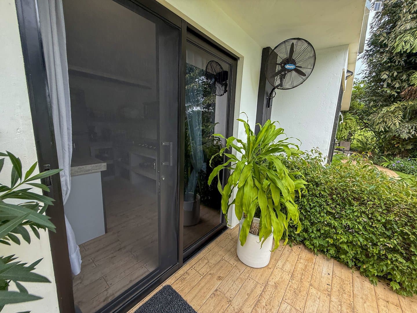 Modern Home with Stunning Mountain Views and Income-Generating Apartment, San Carlos, Panama. R-0318 - Image 35