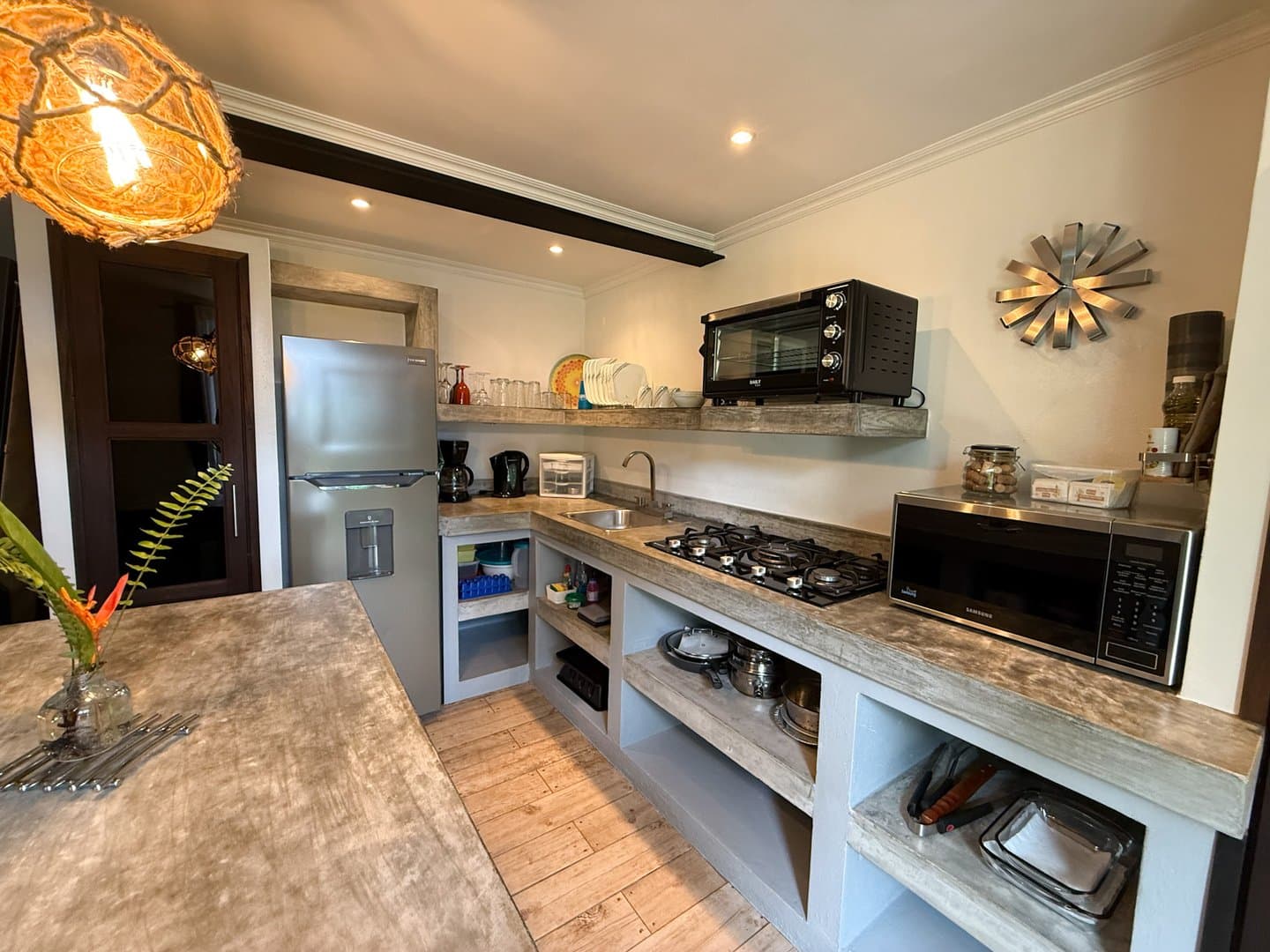 Modern Home with Stunning Mountain Views and Income-Generating Apartment, San Carlos, Panama. R-0318 - Image 36