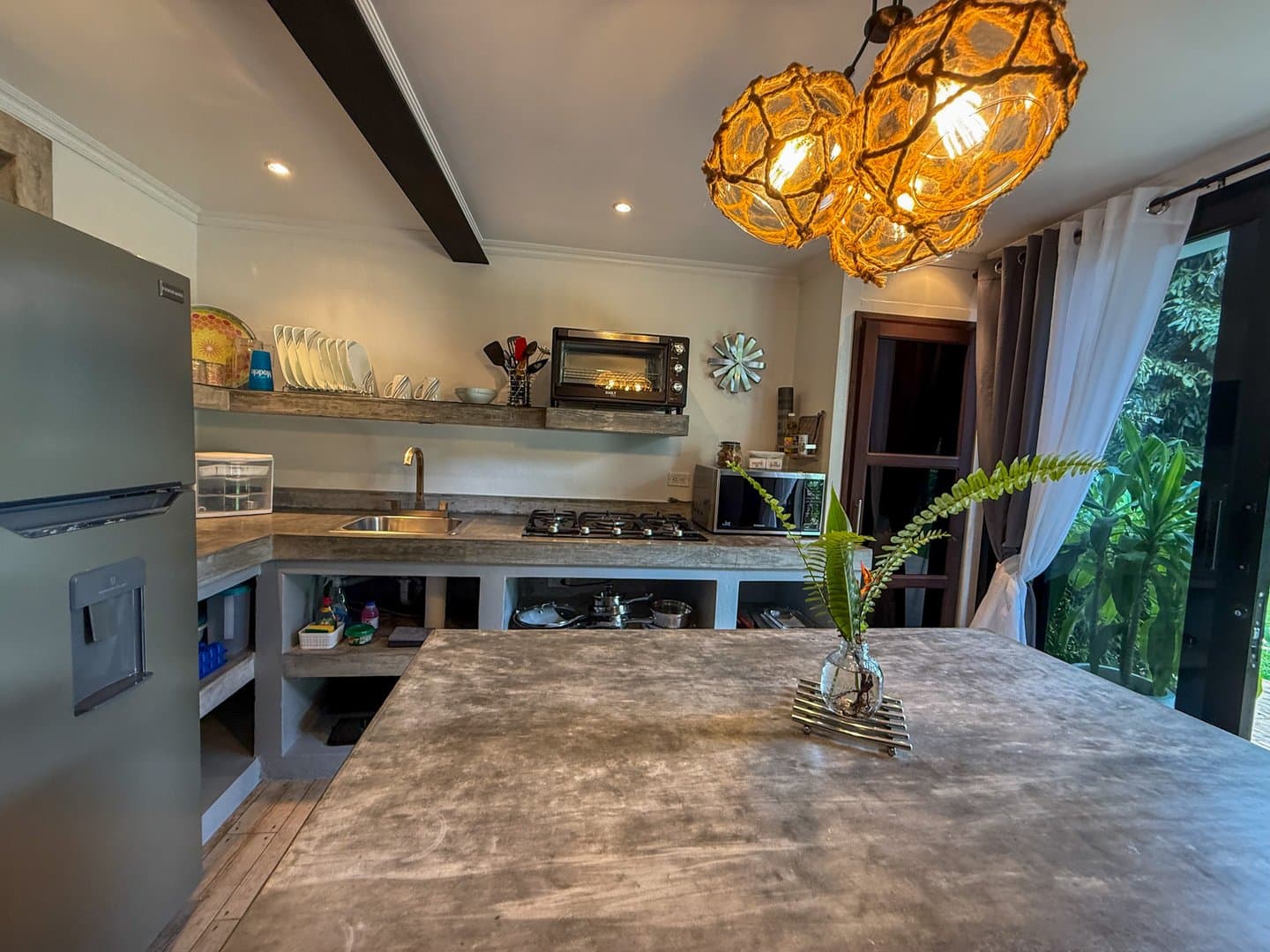 Modern Home with Stunning Mountain Views and Income-Generating Apartment, San Carlos, Panama. R-0318 - Image 37