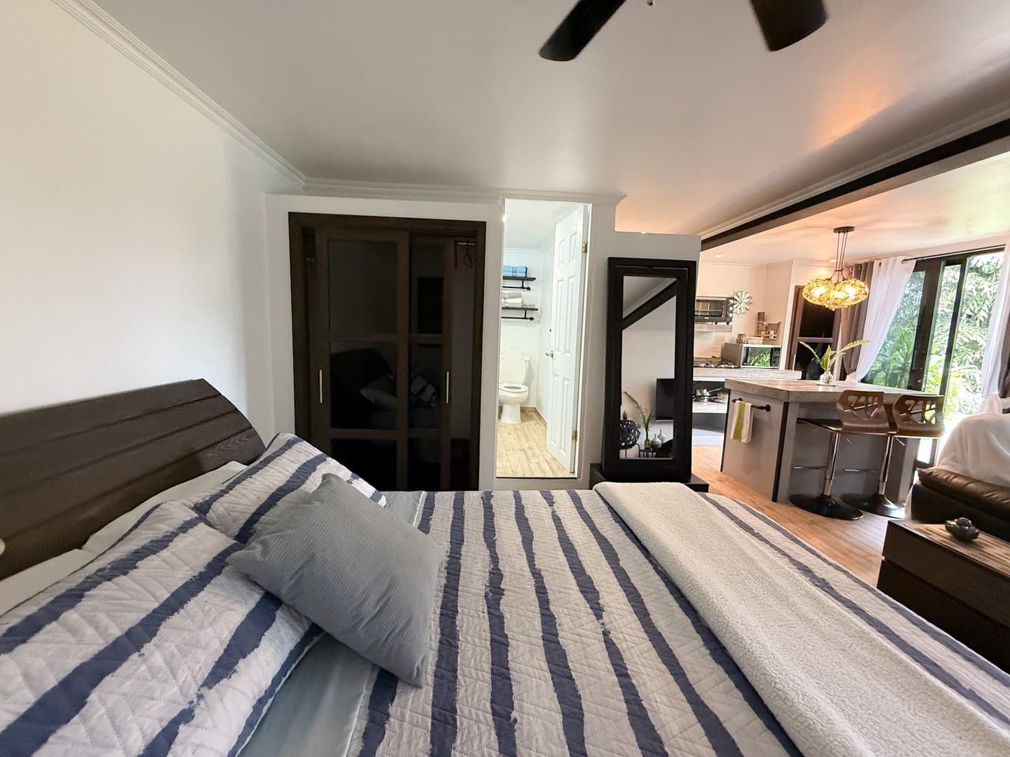 Modern Home with Stunning Mountain Views and Income-Generating Apartment, San Carlos, Panama. R-0318 - Image 40