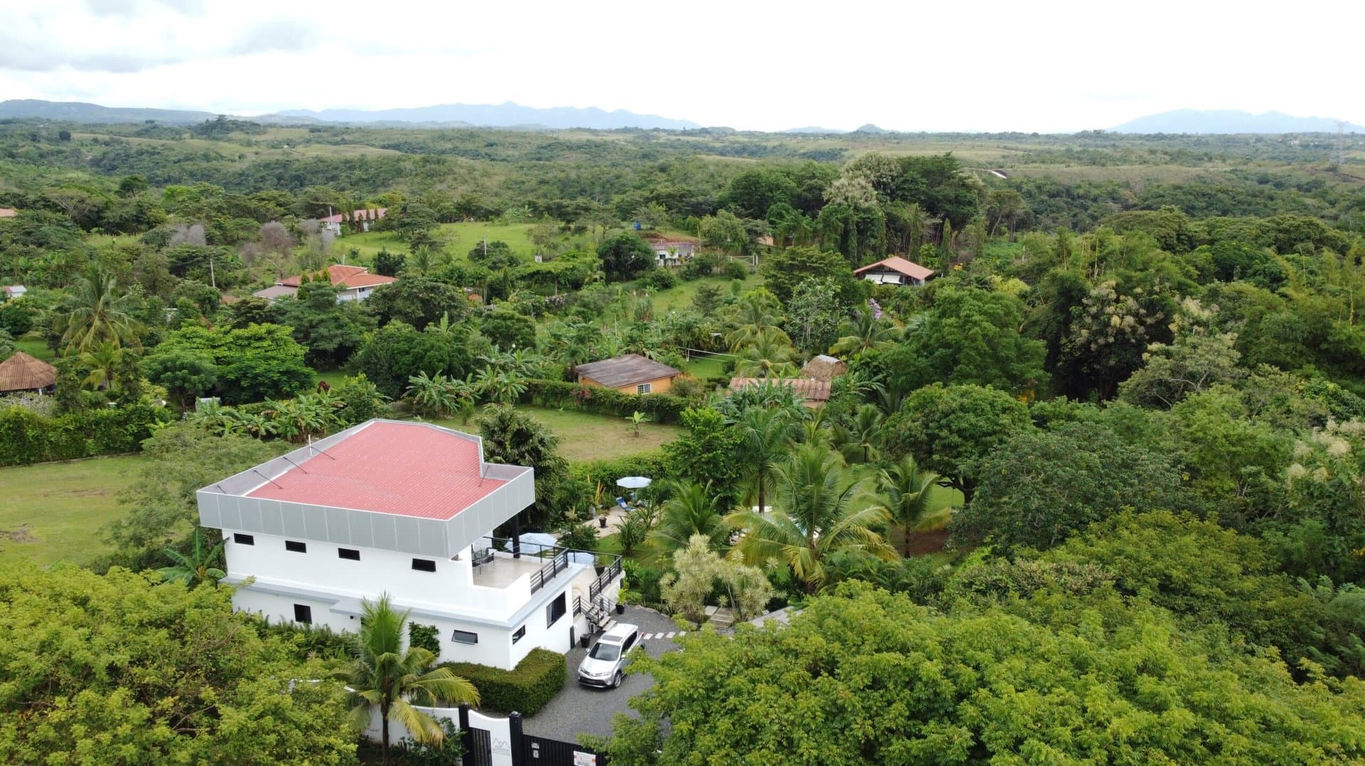 Modern Home with Stunning Mountain Views and Income-Generating Apartment, San Carlos, Panama. R-0318 - Image 50