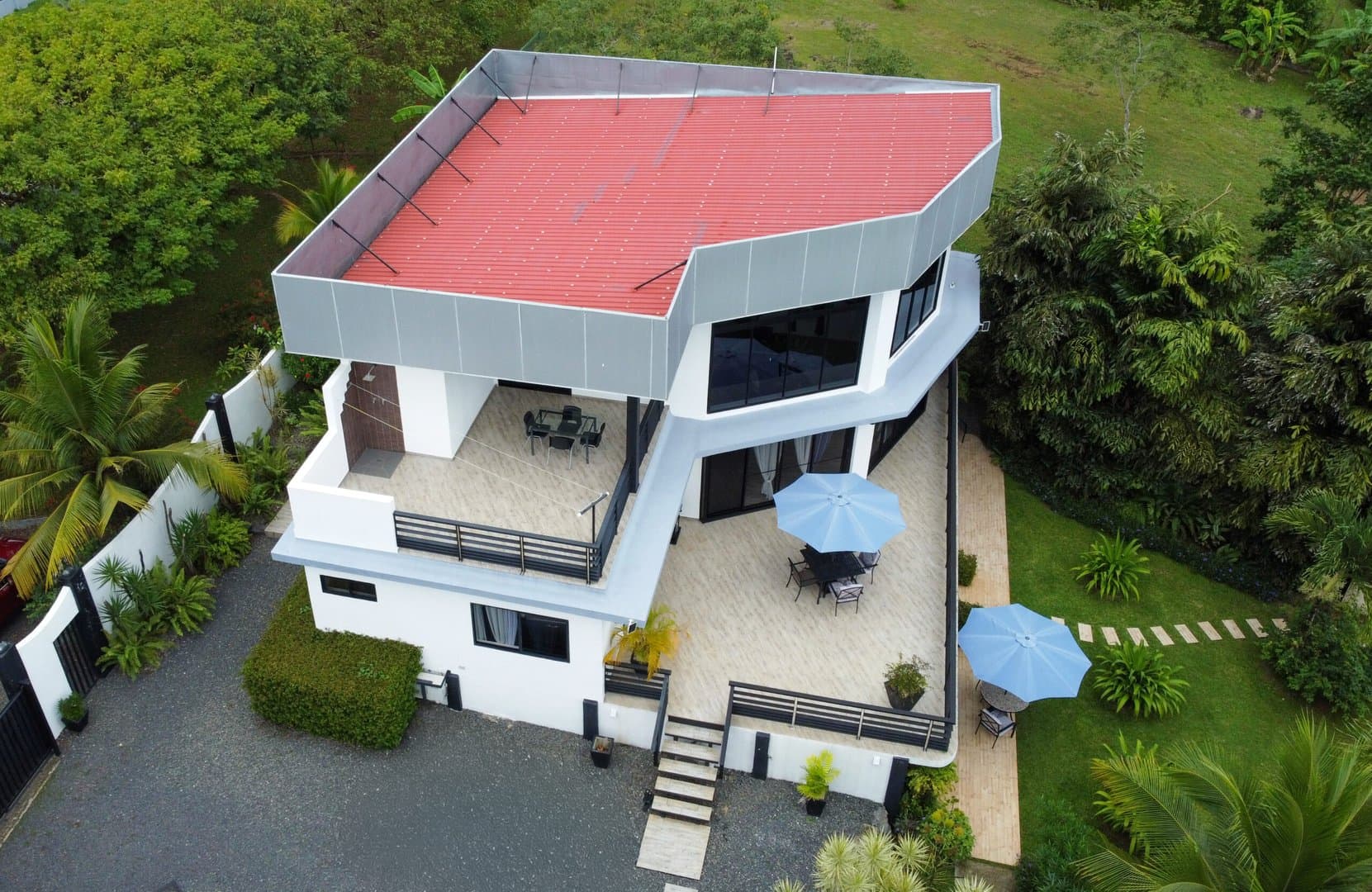 Modern Home with Stunning Mountain Views and Income-Generating Apartment, San Carlos, Panama. R-0318 - Image 51