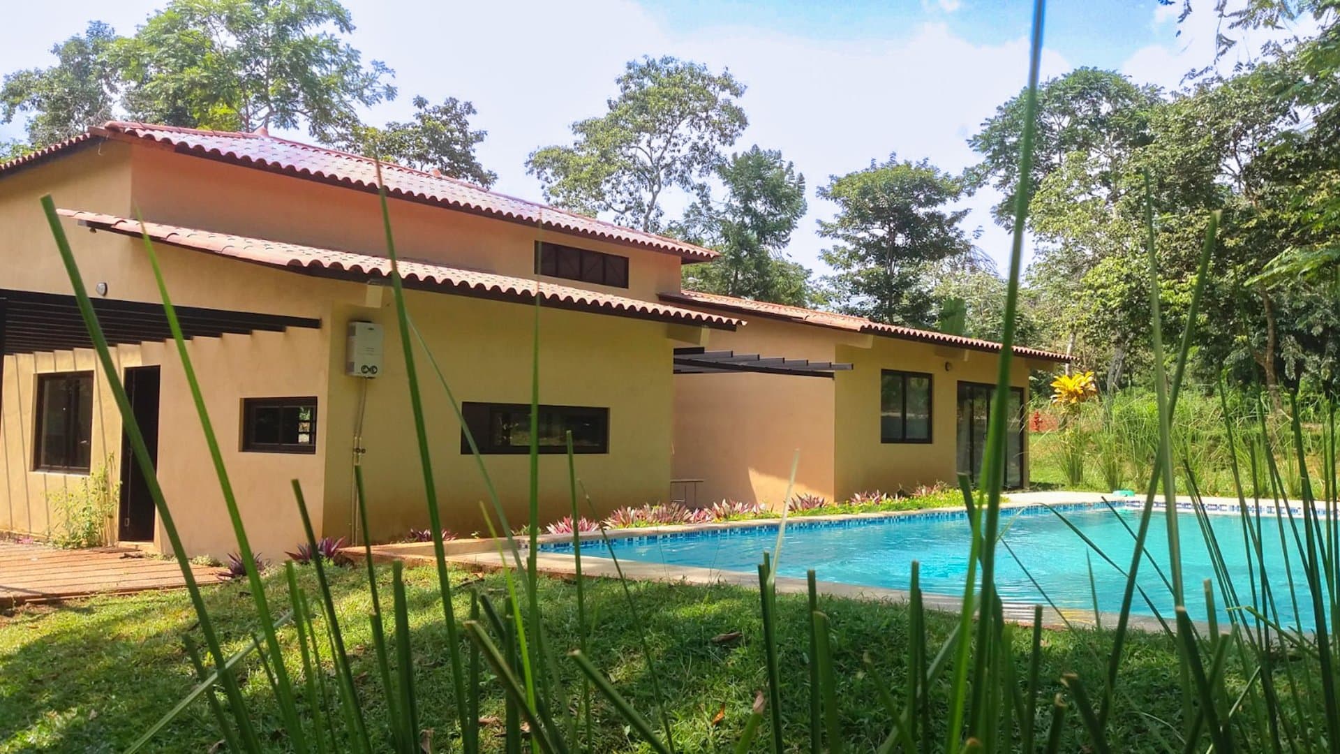 Modern Style House Blended with Nature, Capira R-0540 - Image 21