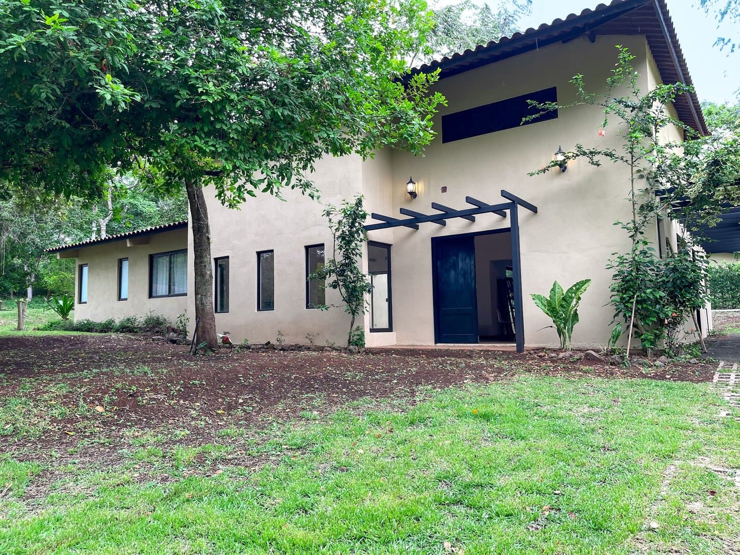 Modern Style House Blended with Nature, Capira R-0540 - Image 23