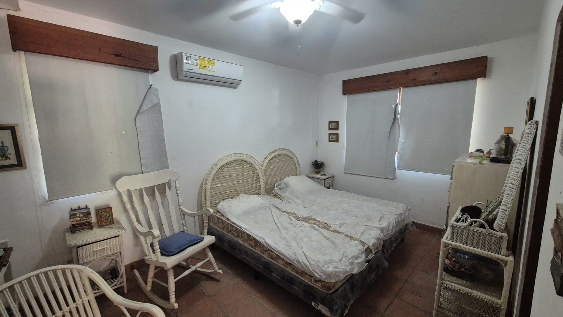 Oceanfront Four-Bedroom Home in Coronado – Prime Renovation Opportunity P-0578 - Image 12