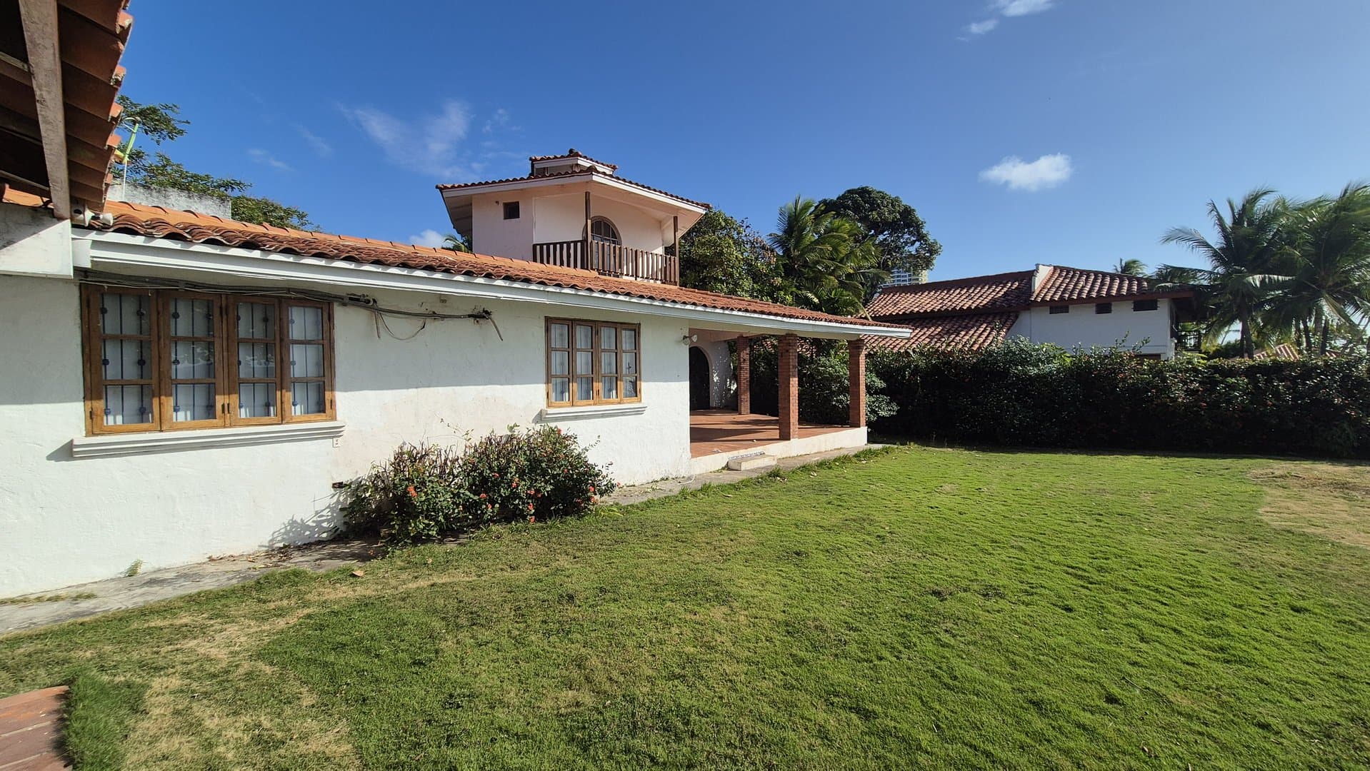 Oceanfront Four-Bedroom Home in Coronado – Prime Renovation Opportunity P-0578 - Image 67