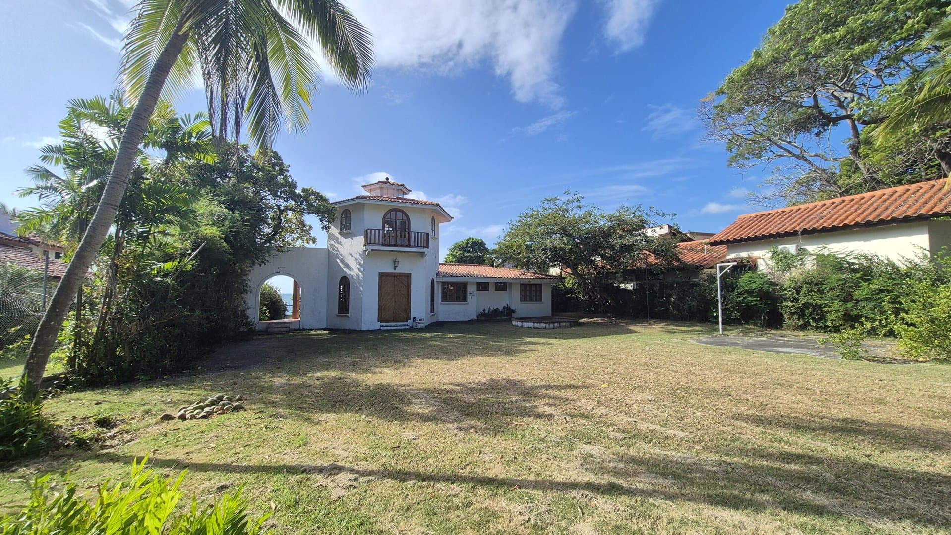 Oceanfront Four-Bedroom Home in Coronado – Prime Renovation Opportunity P-0578 - Image 33